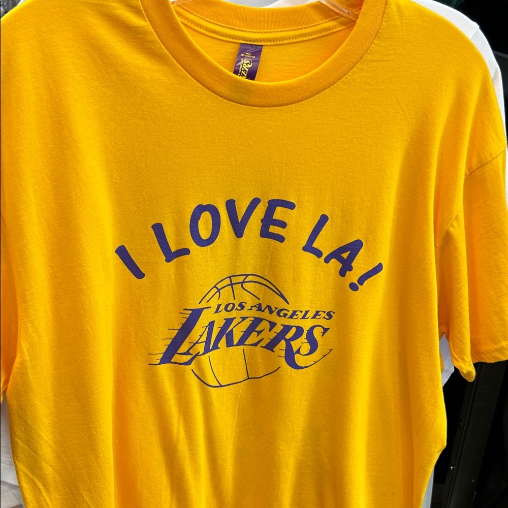 9 piece bundle Los Angeles Lakers Yellow, Black, White, Red T-Shirt all XL